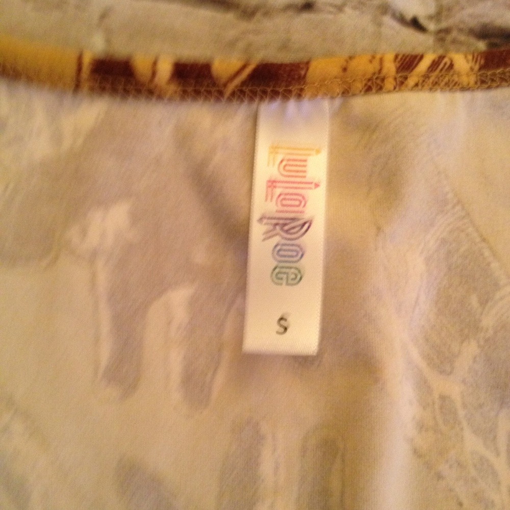 Lularoe Giraffe Print Perfect Tee - Picture 3 of 5